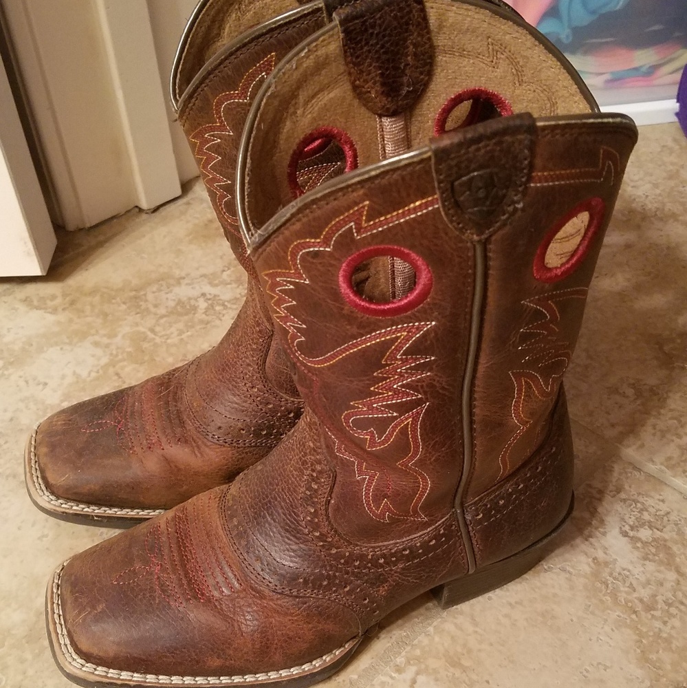 Ariat boys boot size 1.5